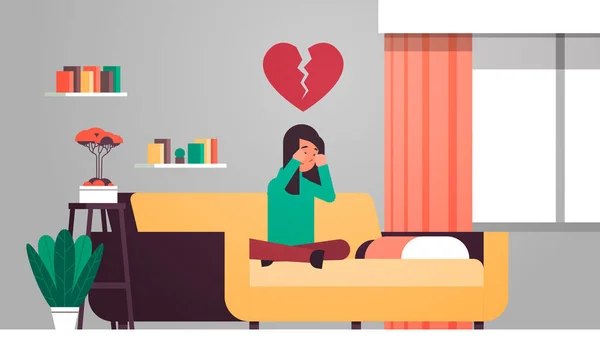 Mujer con el corazón roto en la depresión sentado en el sofá y llorando crisis de la vida romper el concepto de traición divorcio chica triste con el corazón roto moderno salón interior plano horizontal — Vector de stock