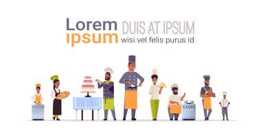 farklı profesyonel şefler birlikte duran afrikalı amerikalı erkek kadın restoran mutfak işçileri üniforma pişirme gıda kavramı düz tam uzunlukta yatay kopya alanı