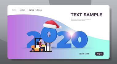 Forklift yükleme Noel Baba 2020 mutlu yıllar poster kış tatili kutlaması konsepti tebrik kartı düz yatay fotokopi alanı