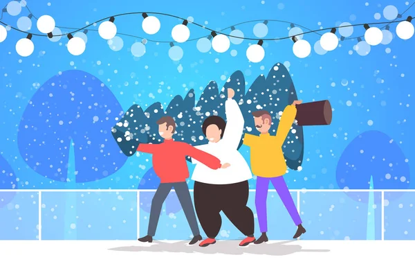 Чоловіки, що носять свіжозрізану різдвяну ялинку концепцію святкування зимових свят хлопці тримають ялинку снігопад пейзажний фон горизонтально повної довжини — стоковий вектор