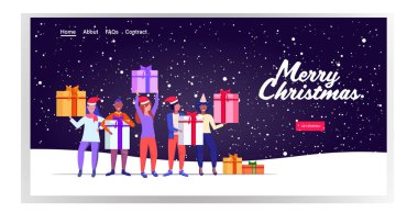 Yarış insanlarını Noel Baba şapkalarıyla karıştır hediye kutularıyla mutlu yıllar yeni yıl kış kutlaması konsepti tam boy yatay fotokopi alanı