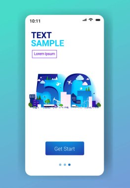 İnsanlar cep telefonu kullanıyor. 5g çevrimiçi kablosuz sistem bağlantı kamyonları endüstriyel bölge şehir manzarası arka plan akıllı telefon ekranı mobil uygulama tam boy kopyalama alanı