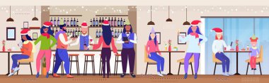 İnsanlar Noel partisini kutluyorlar yarış kafe ziyaretçileri Noel Baba şapkalarıyla eğleniyorlar yeni yıl tatili konsepti modern restoran iç mekan tam yatay konsept