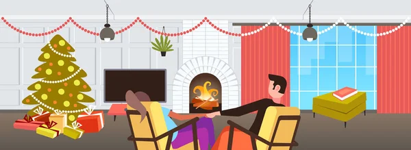Пара сидя рядом с камином Рождество Новый год праздники празднование концепции мужчина женщина, держась за руки расслабляющий в рождественский вечер современная гостиная интерьер горизонтальный вид сзади вектор — стоковый вектор