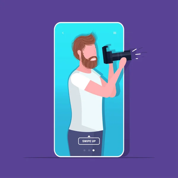 Reizen blogger met behulp van digitale camera man fotograaf het nemen van foto bloggen schieten vlog concept portret smartphone scherm mobiele app — Stockvector