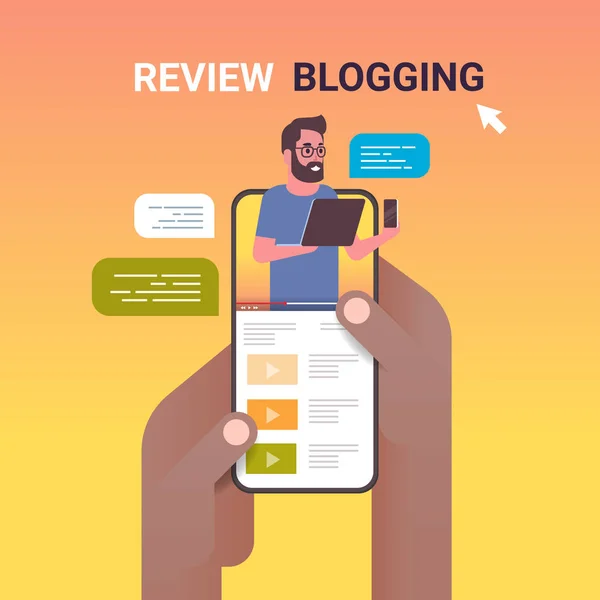 Handen met behulp van smartphone met technologie blogger op het scherm man testen van nieuwe mobiele telefoon review blogging concept vlogger uit te leggen digitale gadget functioneel portret online mobiele app — Stockvector