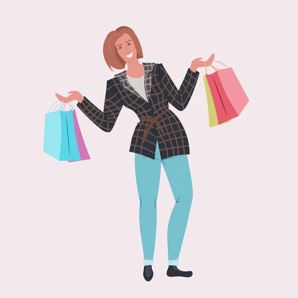 Женщина моды блоггер проведение красочные сумки покупки улыбается девушка покупатель стоя с покупками сезон продажи блога концепции в полную длину — стоковый вектор