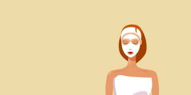 Havluya sarılı yüz maskesi takan genç bir kadın. Temiz cilt bakımlı spa spa yüz bakımı konsepti yatay portresi.