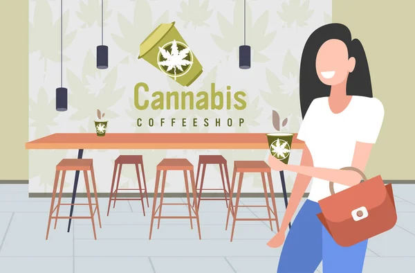 Leende kvinna med cannabis kaffe modernt café butik interiör marijuana legalisering droger konsumtion begrepp horisontellt porträtt — Stock vektor