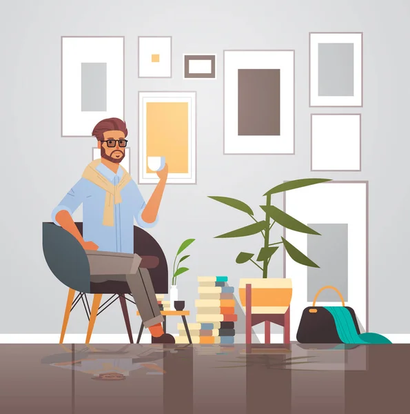 Podnikatel sedí na křesle obchodní muž s přestávkou na kávu muž kreslený postava po celé délce — Stockový vektor
