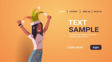 İlk Nisan Aptal Günü Kızı komik soytarı şapkası takıyor tatil kutlaması konsepti yatay portre fotokopi alanı