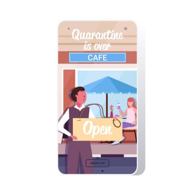 Garson açık tabela koronavirüs karantinası, covid-19 konseptine karşı zaferi bitiriyor.