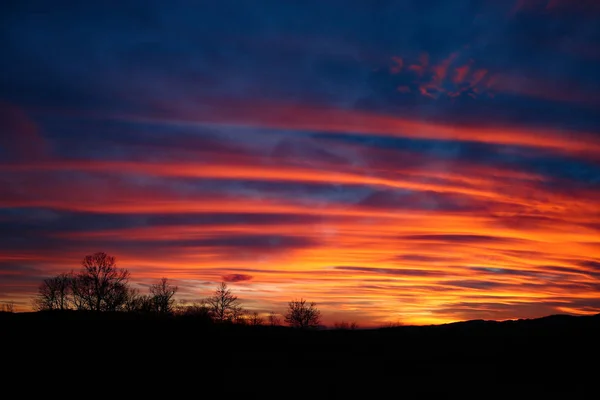 Erstaunlicher farbenfroher Sonnenuntergang — Stockfoto