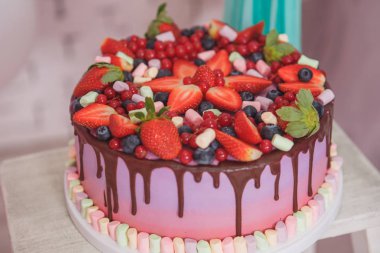 Meyve pasta doğum günü. Parti dekorasyon