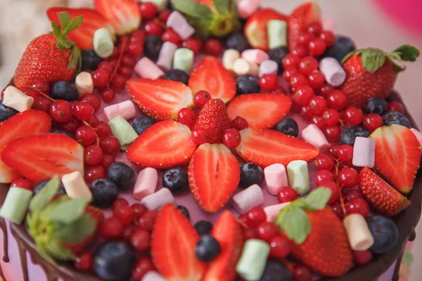 Fruchtkuchen Geburtstag .Party Dekoration — Stockfoto