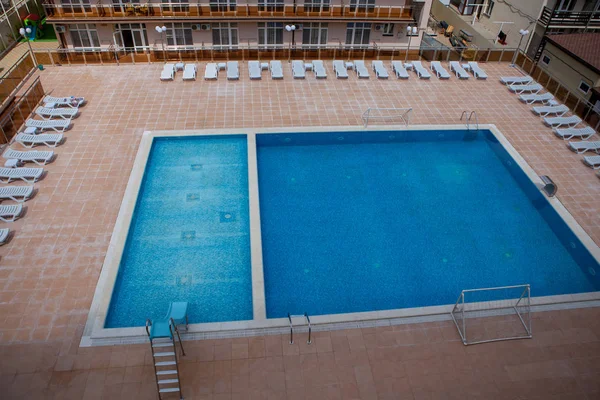 Hotell med pool — Stockfoto