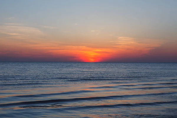 Tramonto sul mare. cielo — Foto Stock