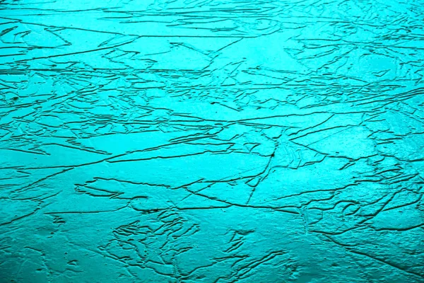 Krakované ledu na jezeře — Stock fotografie