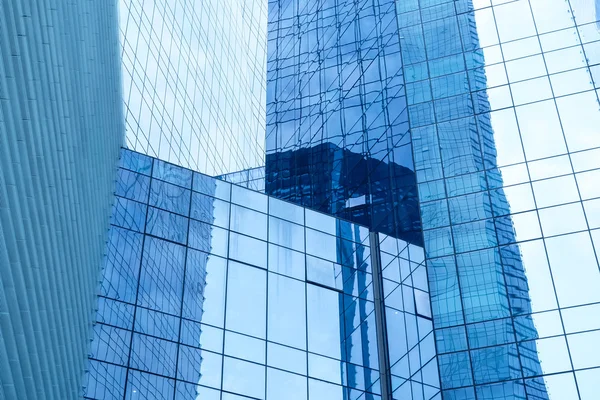 Edificio Oficinas Contemporáneo Detalle Pared Vidrio Azul —  Fotos de Stock