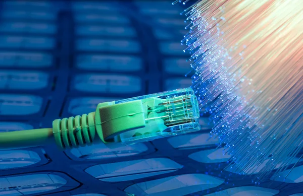 具有高科技色彩背景的网络电缆 — 图库照片