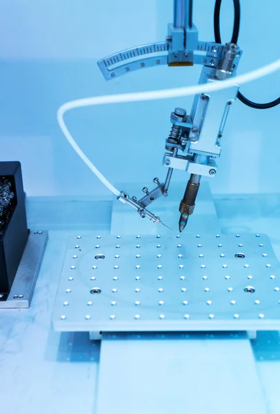 인쇄 회로 기판의 자동 점검을 위한 로봇 시스템 — 스톡 사진