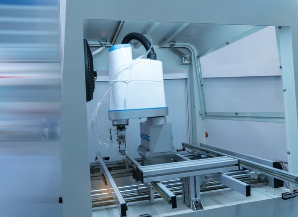 Robot taladro máquina herramienta en móvil industrial factor de fabricación — Foto de Stock