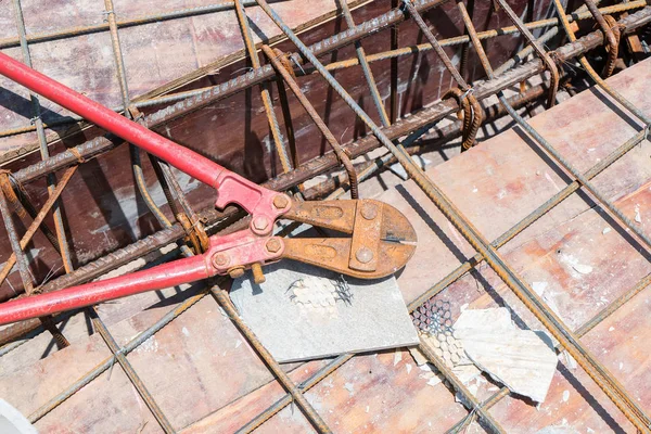 建筑工地钢筋及钢制切割机 — 图库照片