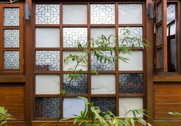 Wand Mit Wellenmuster Typisch Chinesischen Stil Mit Bambus Vorne — Stockfoto