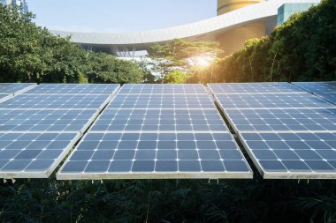 Modern Şehrin Parkındaki Güneş Panelleri