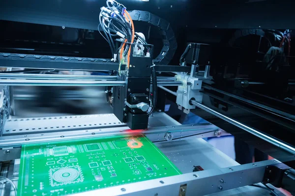 Pcb Cnc Μηχανή Παραγωγή Ηλεκτρονικών Εξαρτημάτων Υψηλής Τεχνολογίας Εργοστάσιο Επεξεργασίας — Φωτογραφία Αρχείου