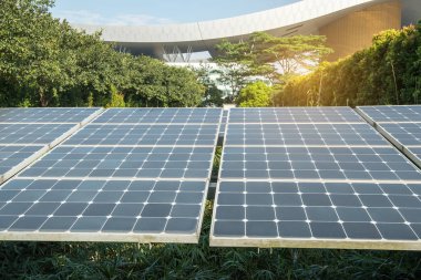 Modern Şehrin Parkındaki Güneş Panelleri