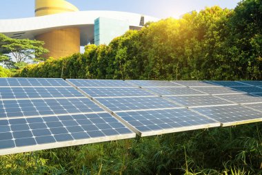 Modern Şehrin Parkındaki Güneş Panelleri