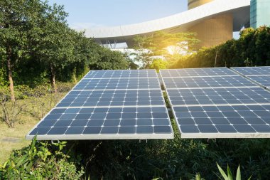 Modern Şehrin Parkındaki Güneş Panelleri