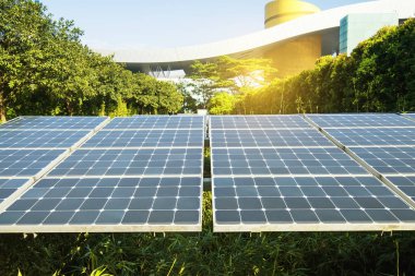 Modern Şehrin Parkındaki Güneş Panelleri