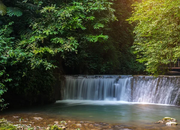 Ulusal Parkta Şelale — Stok fotoğraf