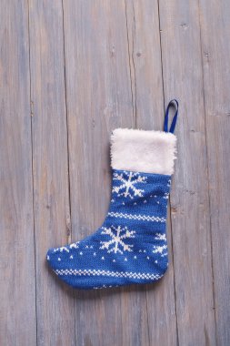 Ahşap arka planda Noel çorapları