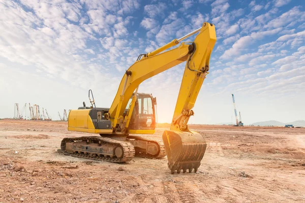 Schwerer Erdbewegungsmaschine Mit Blauem Himmel Hintergrund — Stockfoto