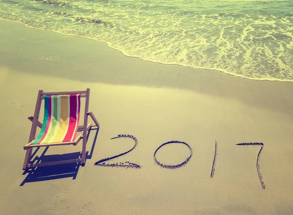 Krzesło Pokładowe 2017 Napisem Piasku Plaży Tropikalnej — Zdjęcie stockowe