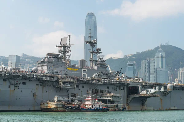 Hong kong, china - sept 18: de Amerikaanse amfibische aanval schip uss — Stockfoto