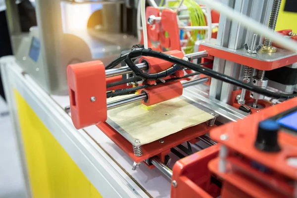 Трехмерная печатная машина — стоковое фото