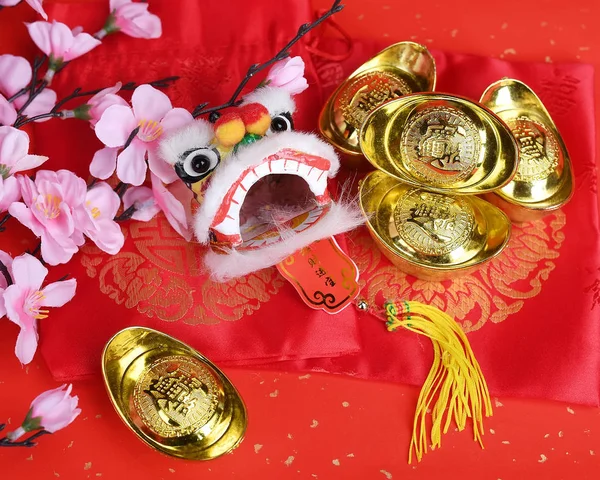 Yeni yıl için Çince geleneksel dans eden aslan — Stok fotoğraf