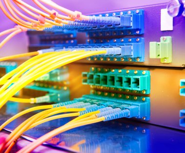 Fiber optik iletişim dağıtım noktası