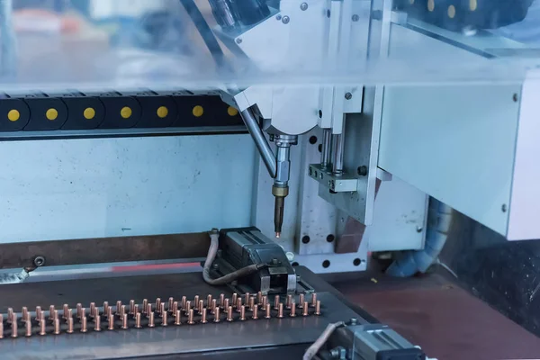 Maschine mit künstlicher Intelligenz bei industrieller Fertigung — Stockfoto
