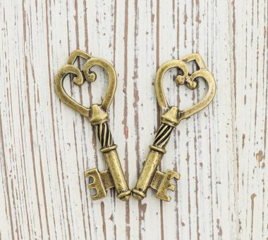 bir anahtar şeklinde bronz kolye.