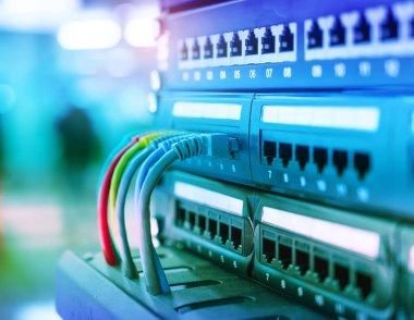 Ağ anahtarı ve ethernet kabloları, Veri Merkezi Konsepti.