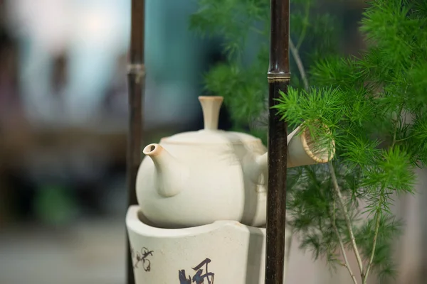 Théière traditionnelle chinoise utilisée dans la cérémonie du thé — Photo