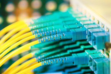 Veri merkezinde optik fiber bilgi teknolojisi ekipmanları