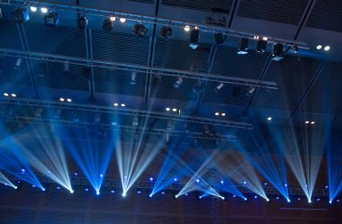 Lazer ışınları ile sahne spot