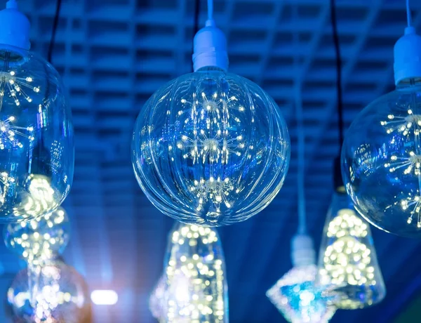 Dekorativa Edison Stil Diod Glödlampa Hänga Från Taket — Stockfoto