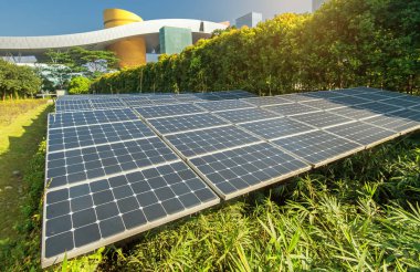 Modern Şehrin Parkındaki Güneş Panelleri